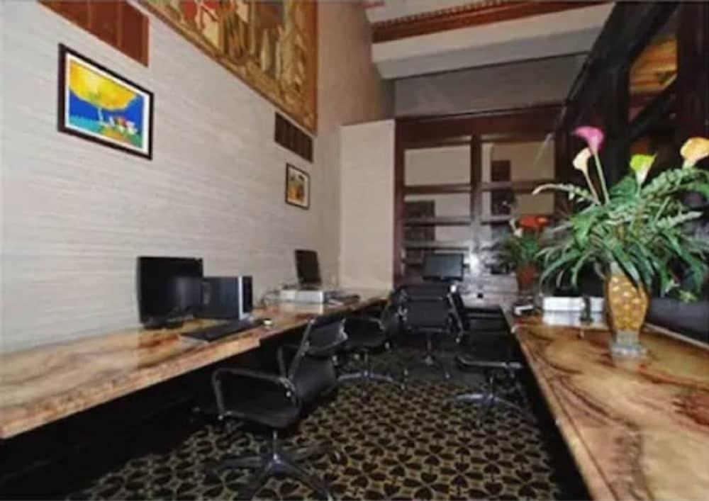 Baltimore Plaza Hotel 외부 사진
